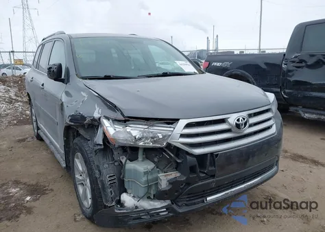2012 Toyota Highlander Se V6 z USA, uszkodzony, nr VIN 5TDBK3EH7CS123699
